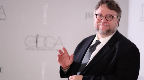 El director tiene 57 años.