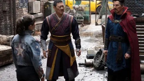 Strange y Wong junto a América Chávez, el nuevo personaje de la saga.