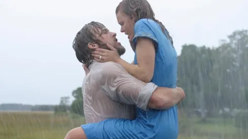 Ryan Gosling y Rachel McAdams protagonizan The Notebook.