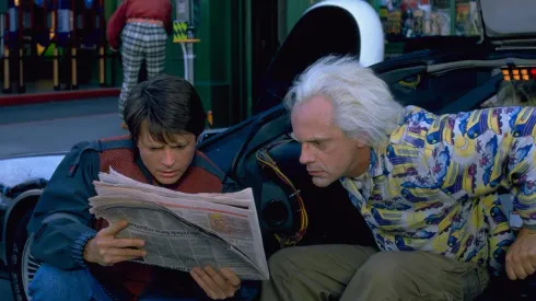 Michael J. Fox y Christopher Lloyd en Volver al futuro.