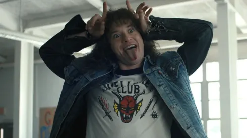 Joseph Quinn le da vida a Eddie Munson en Stranger Things.