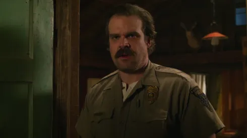 David Harbour como Hopper.