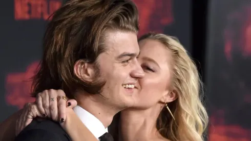 Quién es la actriz de Netflix que es pareja de Joe Keery, de Stranger Things.
