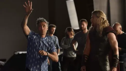 Taika Waititi y Chris Hemsworth