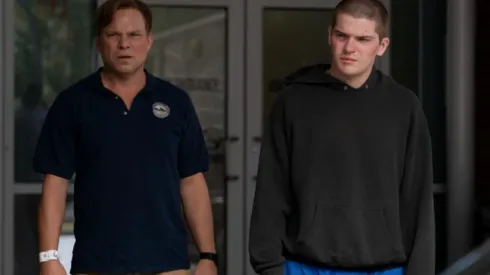 Norbert Leo Butz interpreta a Conrad Roy II, padre de Coco.