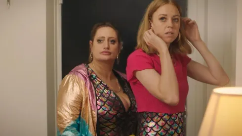 Lauren Socha y Ellie White son las protagonistas