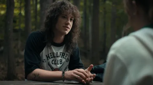 Joseph Quinn como Eddie Munson.