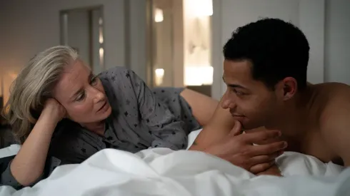 Emma Thompson y Daryl McCormack.