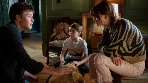 La novela gráfica de la que se inspira fue ilustrada por el chileno Gabriel Rodríguez.