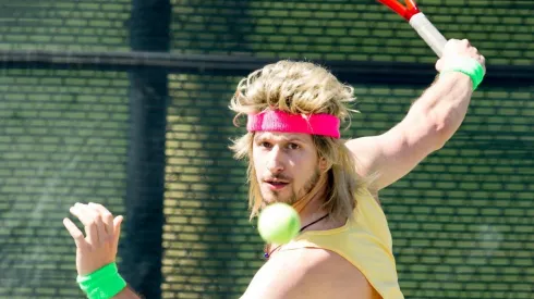 Andy Samberg protagoniza una absurda comedia de tenis.