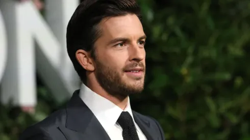 Jonathan Bailey tiene un nuevo proyecto que lo aleja de Netflix.