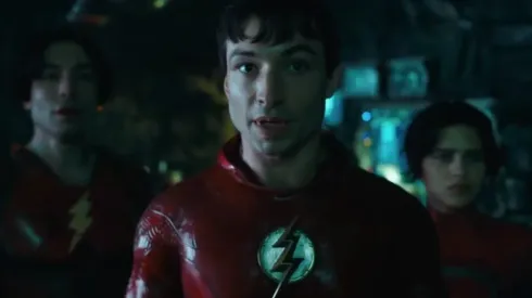 Ezra Miller como Flash
