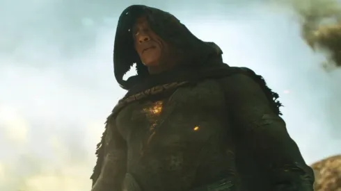 Dwayne Johnson como Black Adam.