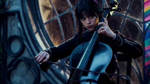 Jenna Ortega protagoniza Merlina en Netflix.