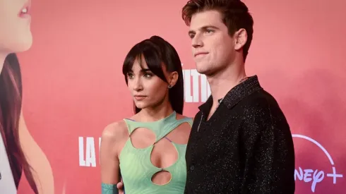 Aitana y Miguel Bernardeau protagonizan La Última en Star+.