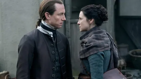 Tobías Menzies y Caitriona Balfe en Outlander