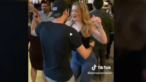 Esto es lo que sabemos del hombre que bailó con Amber Heard una canción de Selena Quintanilla