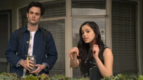 Jenna Ortega y Penn Badgley