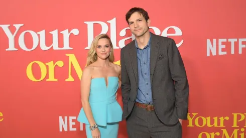 Ashton Kutcher y Reese Withperson promocionando Tu casa o la mía