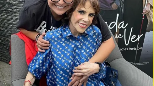 La actriz Rebecca Jones está promocionando la cinta Nada que Ver