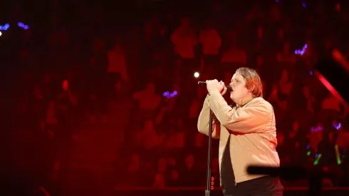 El músico Lewis Capaldi sufrió un episodio de Tourette durante uno de sus conciertos