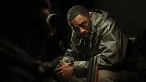 Idris Elba da vida al detective John Luther.