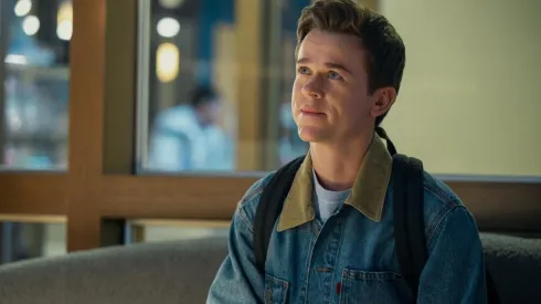 Quién es John Owen Lowe, el hijo de Rob que triunfa en Inestable de Netflix.