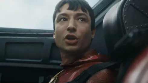 Ezra Miller como Flash