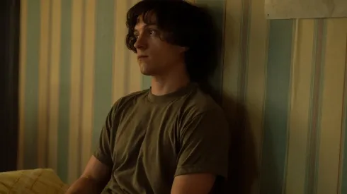 The Crowded Room: nuevo tráiler y sinopsis de la serie de Tom Holland en Apple TV+.