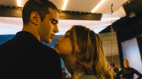 Julio Peña y Clara Galle protagonizaron A través de mi ventana.