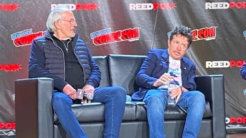 Michael Fox y Christopher Lloyd en la Comic-Con de Nueva York del 2022.