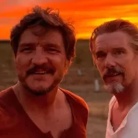 La relación de Ethan Hawke y Pedro Pascal: 'me gusta ser deseado'