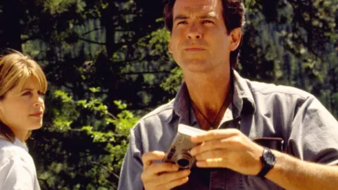 Linda Hamilton y Pierce Brosnan protagonizan esta película que enfrenta al ser humano con la naturaleza.