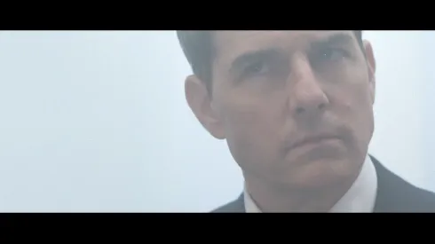 Revelan cuántas veces se tiró Tom Cruise en motocicleta por el acantilado