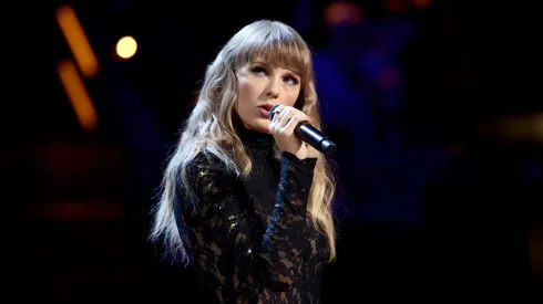CLEVELAND, OHIO - OCTOBER 30: Taylor Swift performs onstage during the 36th Annual Rock & Roll Hall Of Fame Induction Ceremony at Rocket Mortgage Fieldhouse on October 30, 2021 in Cleveland, Ohio. (Photo by Dimitrios Kambouris/Getty Images for The Rock and Roll Hall of Fame )