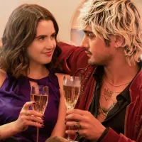Además de Laura Marano, cuál es el reparto de Choose Love en Netflix