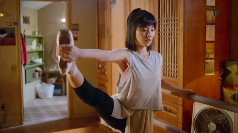 A Través del Armario, de HBO Max, está protagonizada por Sharon Cho.