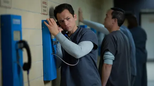 La miniserie está protagonizada por Taron Egerton