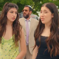 Quiénes son las hijas de Adam Sandler que están en ¡No estás invitada a mi bat mitzvah!