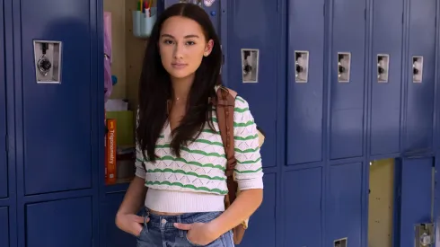 Lola Tung en el set de The Summer I Turned Pretty.