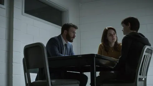 La mini serie está protagonizada por Chris Evans