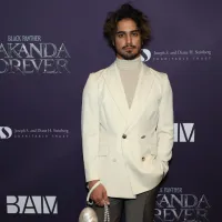 Avan Jogia: quién es el protagonista de Choose Love de Netflix
