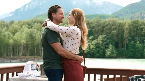 Un Lugar para Soñar (Virgin River) está protagonizada por Martin Henderson y Alexandra Breckenridge.