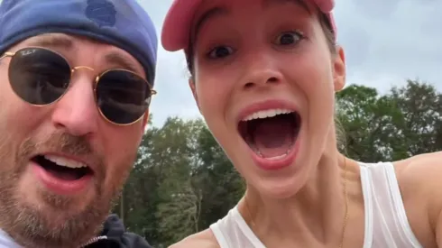 Chris Evans y Alba Baptista en una de las pocas imágenes que han compartido, en la que aparecen juntos.