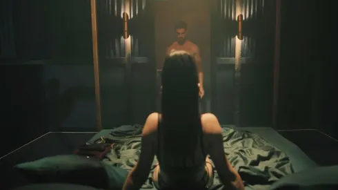 Una de las apasionadas escenas de 365 días, que la mantuvo entre las principales tendencias de Netflix.