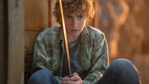 Percy Jackson es interpretado en la serie por Walker Scobell.