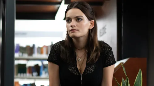 Emma Mackey en Sex Education.