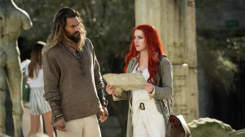 Jason Momoa y Amber Heard en una escena de Aquaman.