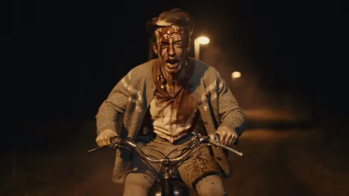 La película de apenas 1:40 horas mezcla el terror con la comedia