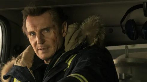 Liam Neeson tiene una nueva hazaña de acción que llegó directo a Netflix.